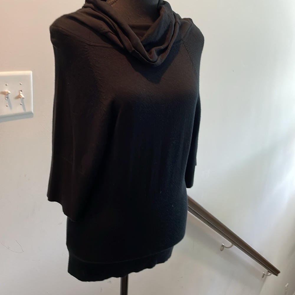 One A Women’s Top Size S Black Light Knit Versatile Length - Picture 6 of 11
